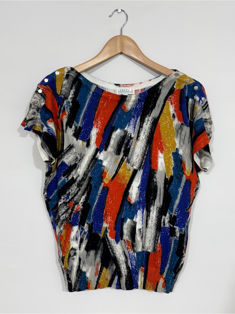 WSW24 {Joseph A} Abstract Red Blue White Black Crewneck Short Sleeve Sweater